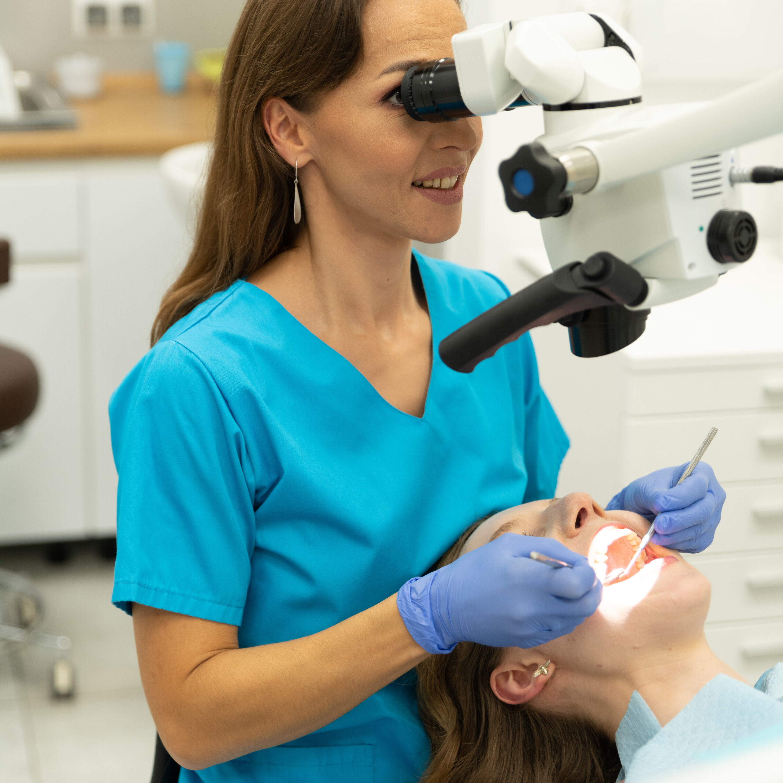 Stomatologia mikroskopowa Krapkowice Mikroskop Alltion